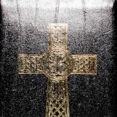Библия каноническая 048 код 35.2 (кельтский крест, кожа, черный цвет, на молнии, 130*195 мм)